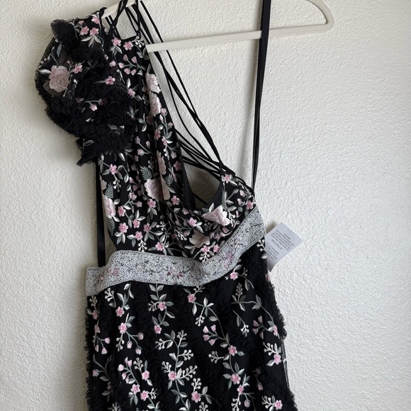 Mac DUGGAL Floral Embroidered One-Shoulder Gown - Picture 5 of 14